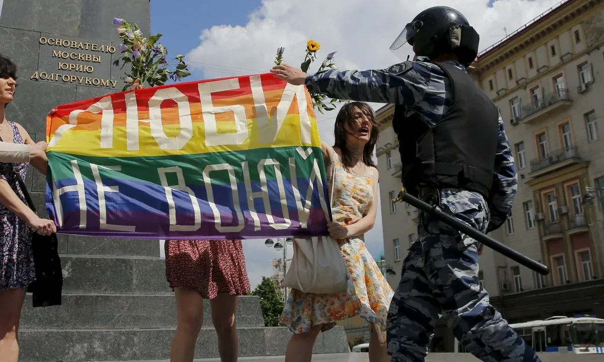 Các chế độ độc tài đang biến người LGBTQ thành vũ khí địa chính trị