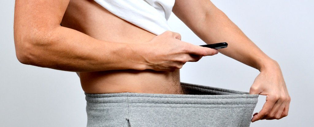 Mặc cảm 'cậu nhỏ': Cuộc khủng hoảng thầm lặng đẩy đàn ông vào phẫu thuật thẩm mỹ hiểm nguy