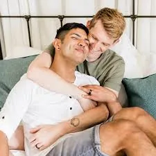 আধুনিক ঘনিষ্ঠতার সীমানা নিঃশব্দে বদলে দিচ্ছে ডিজিটাল পর্দা