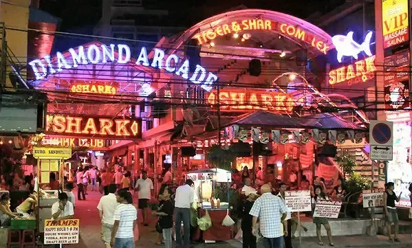 Setor de hotéis para adultos supera luxo com clientes mais fiéis