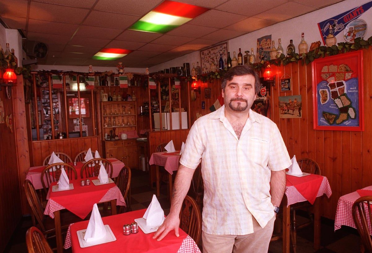 Sheffield retro: 29 photos show how we ate in the 90s, featuring popular restaurants of the day