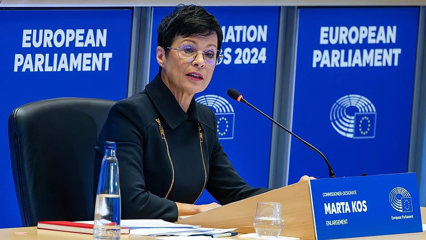 UE pode congelar milhões de euros de fundos comunitários sérvios devido ao controlo do Estado de direito