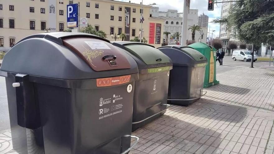 El PSOE denuncia que la "desidia" del gobierno local en el reciclaje dispara la factura de la basura en Castrillón