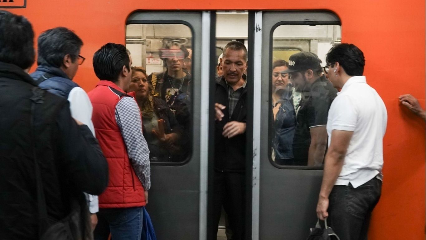 Un Metro que colapsa, una ciudad que se detiene