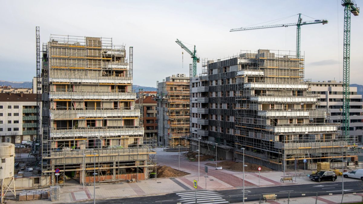 Alejandro Pérez Polo, politólogo, explica la medida que podría solucionar la crisis de vivienda: "Liberaría 2,5 millones de pisos que entrarían en el mercado de compraventa"