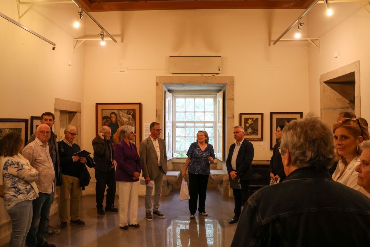 Casal de artistas residentes em Gouveia ganha destaque em exposição