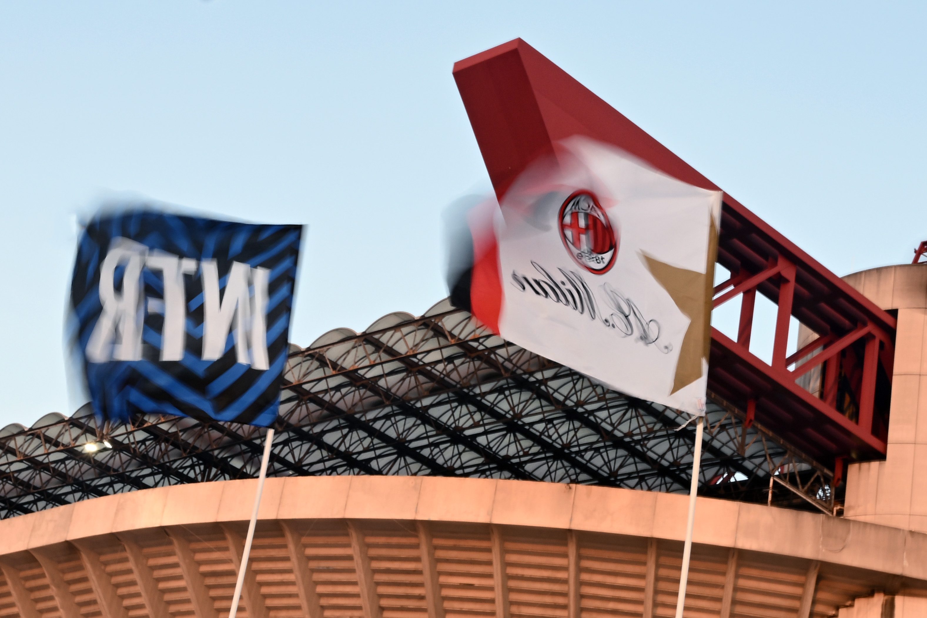 Jogadores da Inter e do Milan são investigados por ligação com esquema de prostituição
