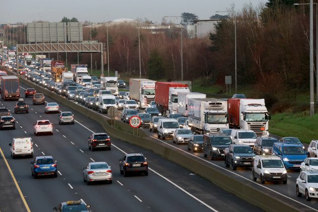 Thousands of civil servants should be allowed work from home more due to fuel prices and congestion, says union