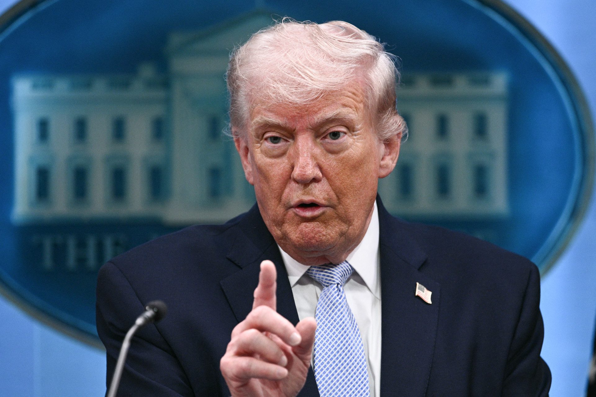 Trump diz que EUA estão em posição 'muito forte' para negociar com Irã