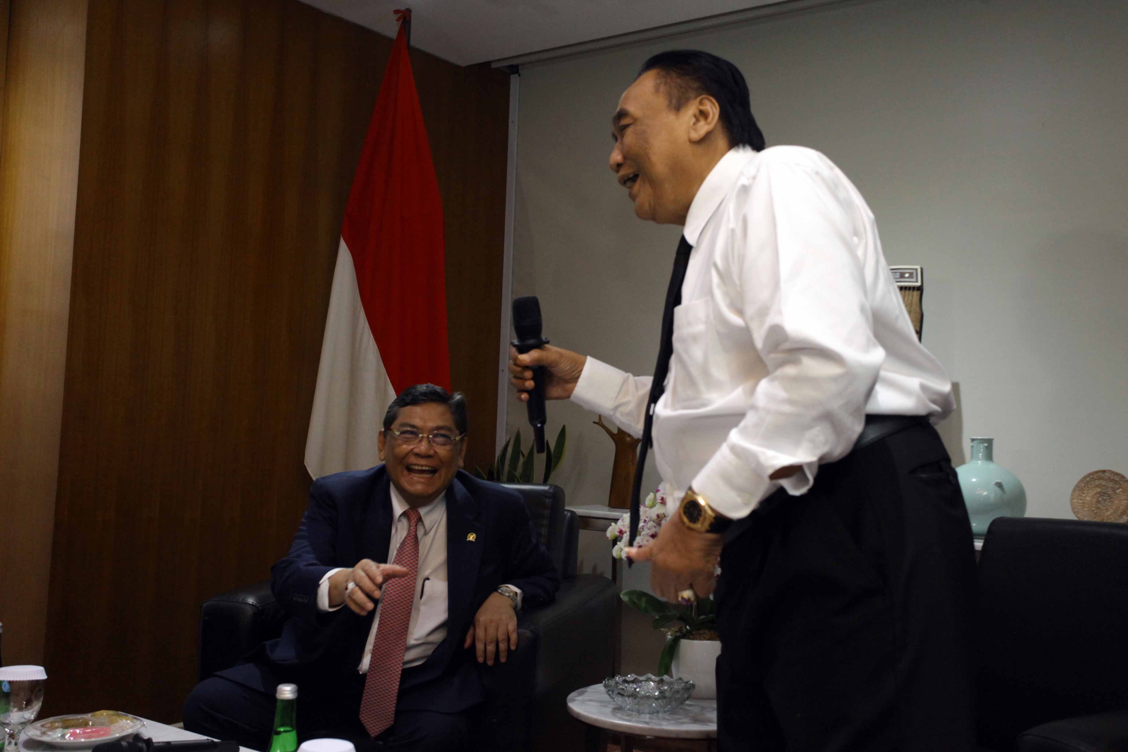 Foto: Komisi I DPR : Kapal AS lewat Selat Malaka Tak Ganggu Politik Bebas Aktif