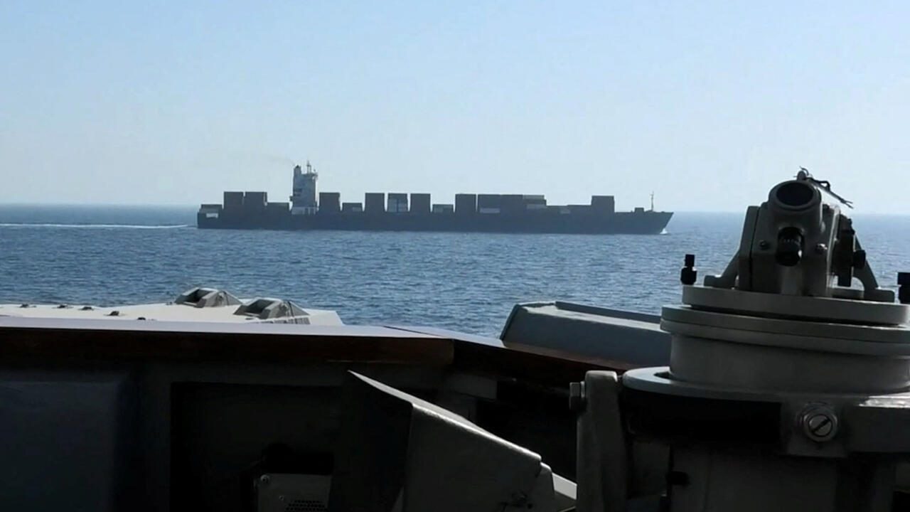 Phong tỏa Hormuz : Lần đầu tiên Mỹ chặn bắt tàu hàng Iran