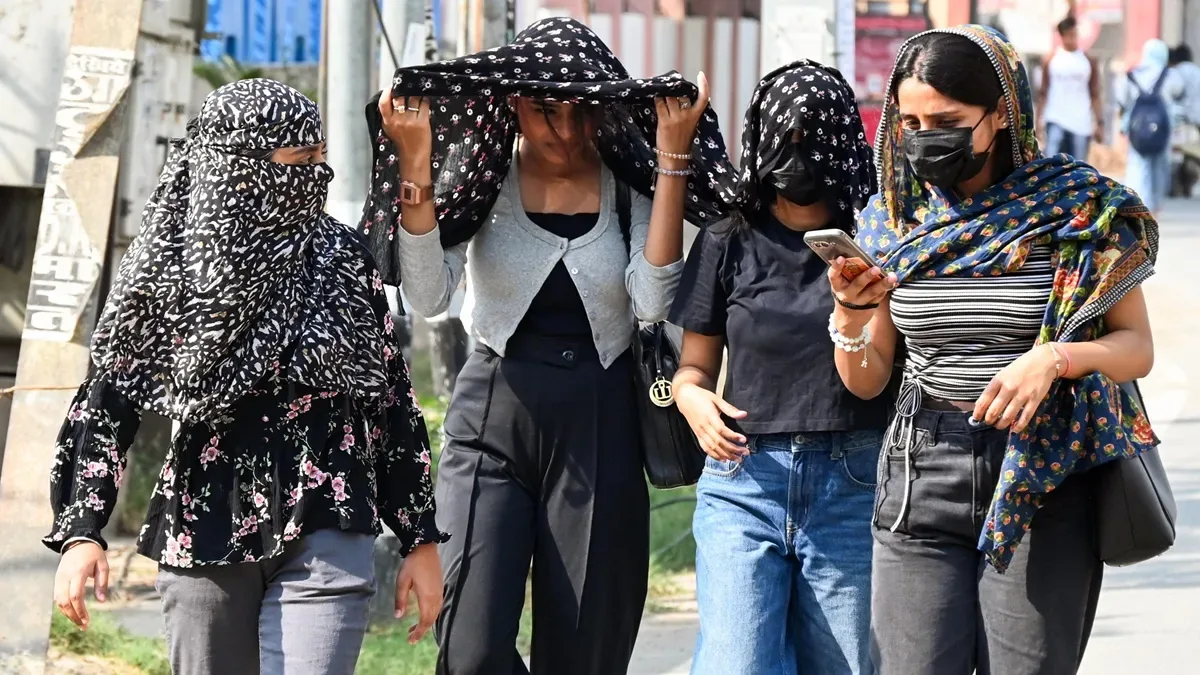 गर्मी ने तोड़ा रिकॉर्ड: यूपी, हरियाणा और पंजाब में 40°C पार पहुंचा तापमान, दिल्ली समेत इन राज्यों में हीटवेव का अलर्ट
