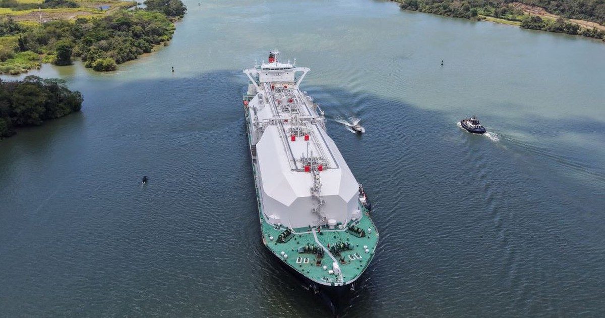Phí qua kênh đào Panama tăng vọt khi eo biển Hormuz bị phong tỏa