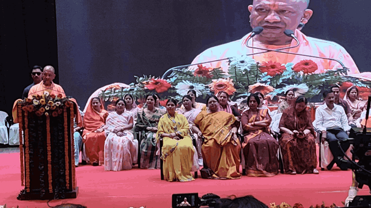 गोरखपुर में नारी शक्ति वंदन सम्मेलन में गरजे सीएम योगी, कांग्रेस-सपा को महिला विरोधी बताया