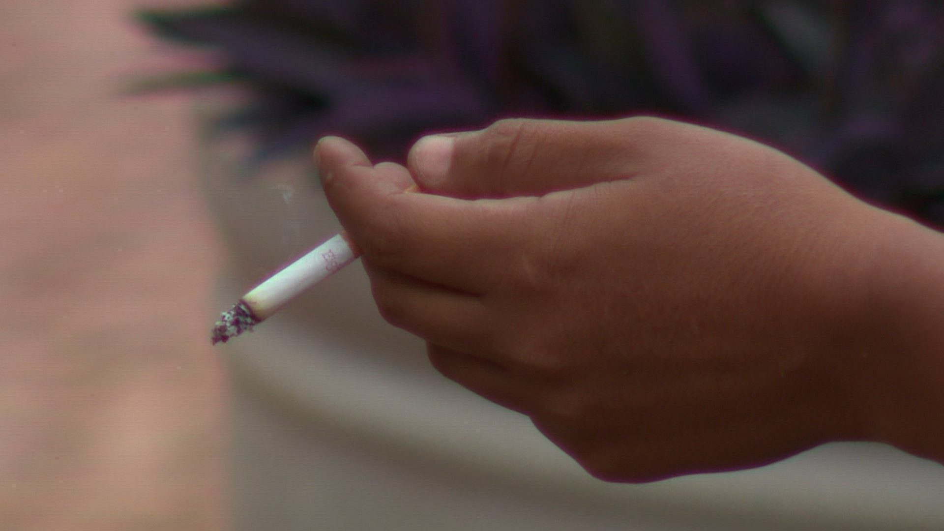 Parlamento britânico aprova proibição de venda de cigarros aos nascidos depois de 2008
