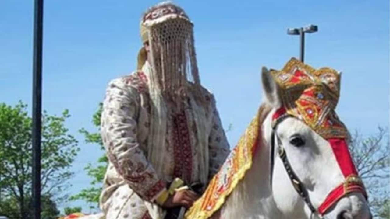 घोड़ी चढ़कर बारात निकालने पर बवाल, दलित दूल्हे को दबंगों ने पीटा
