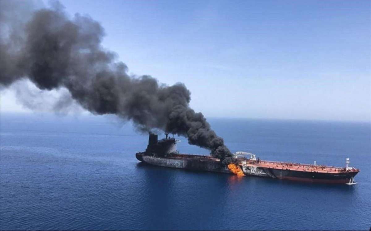 Trump amenaza con bombardear Irán y mientras la Guardia Revolucionaria ataca buques en Ormuz