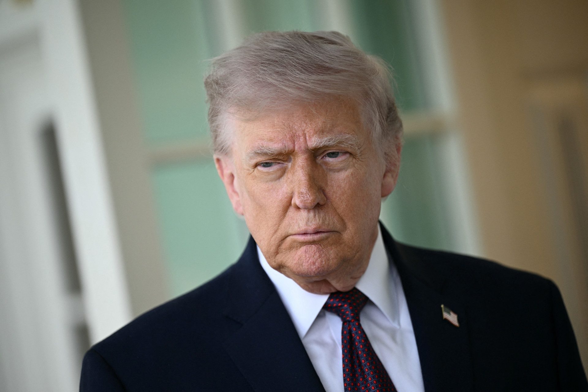 Trump estende trégua e afirma que Irã está em 'colapso financeiro'