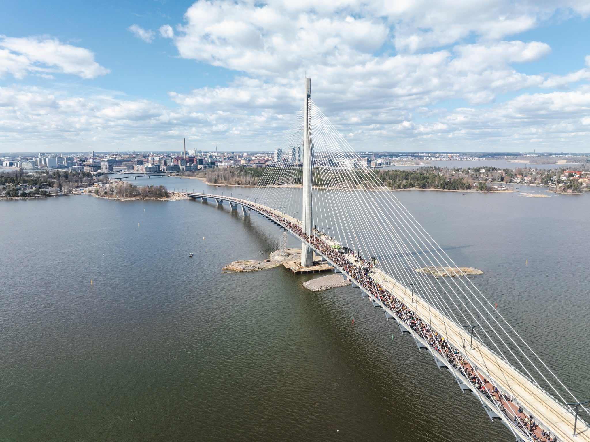 Se inaugura en Helsinki el puente peatonal más largo del mundo: está diseñado para durar siglos