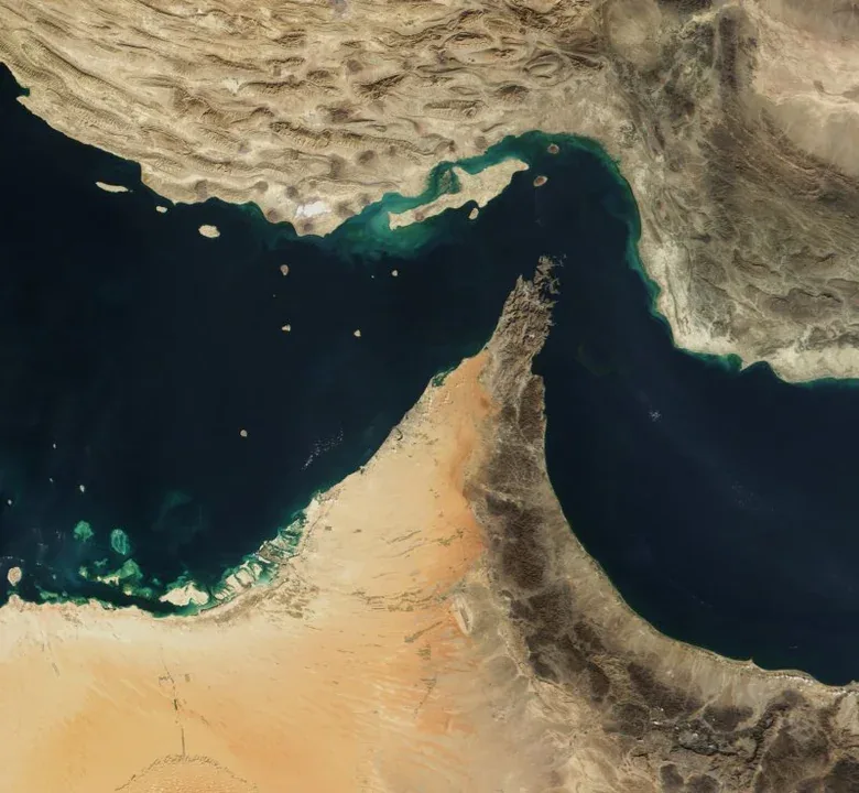 Estrecho de Ormuz: Irán atacó y secuestró tres barcos cargueros en medio de la tregua con Estados Unidos