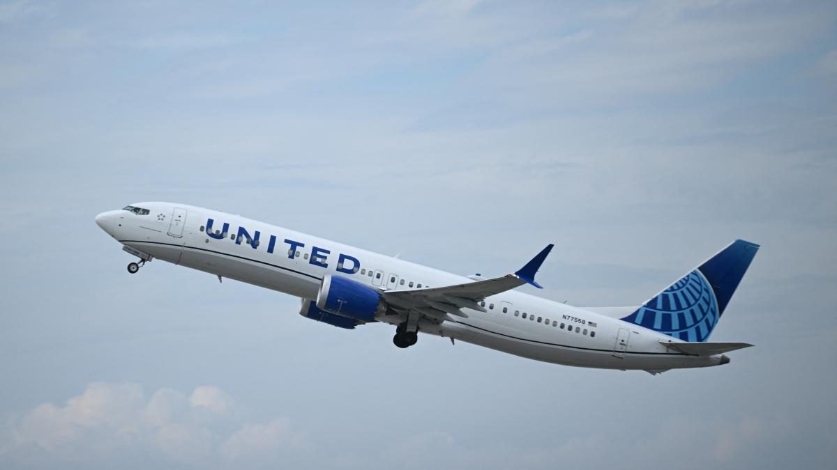 United Airlines sube sus tarifas hasta un 20% por el alza de los combustibles