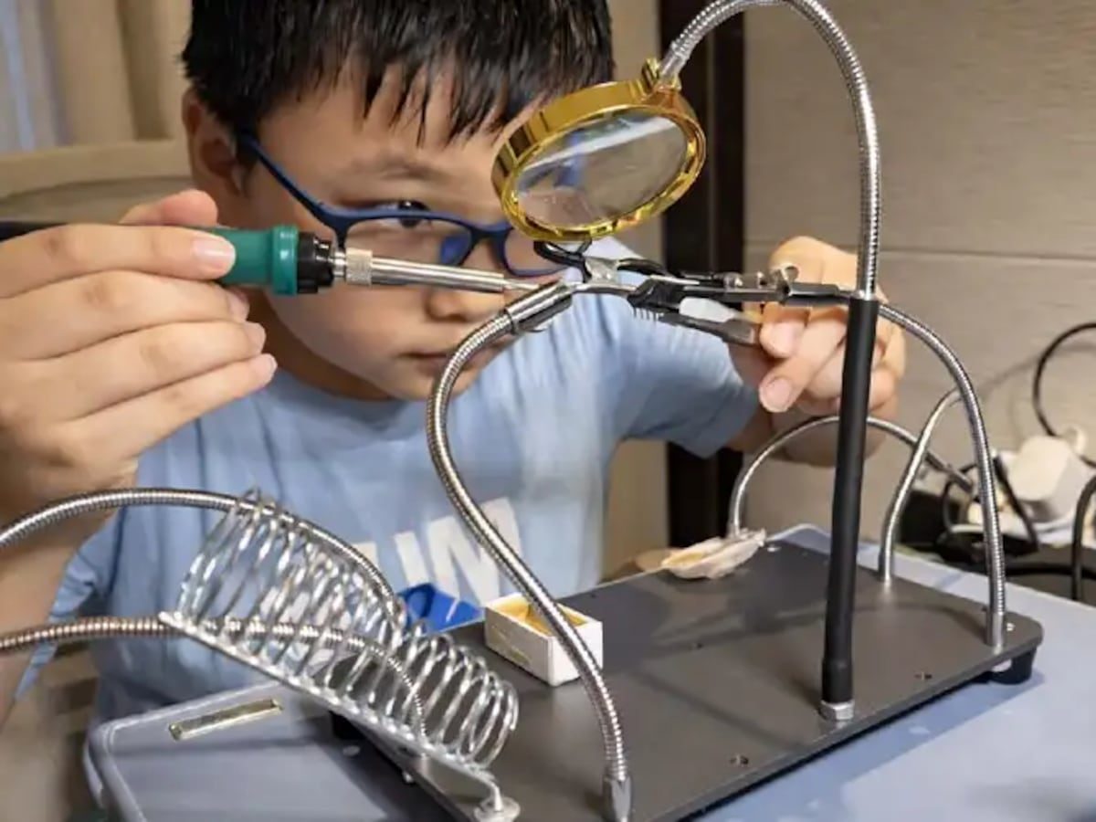Tiene 14 años, construyó un motor turborreactor desde cero y nadie puede creer cómo lo hizo: “Mi intención era aprender”