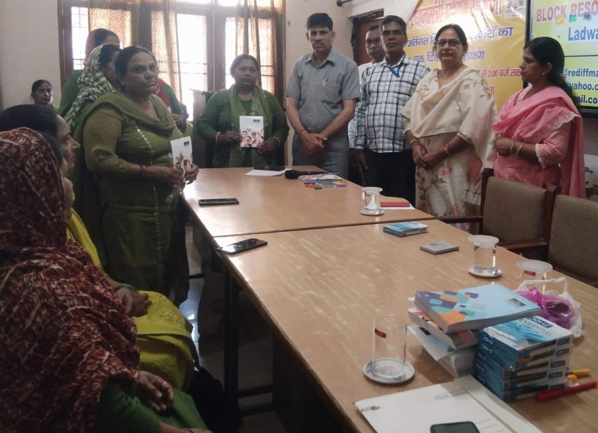 बीईओ ने स्कूलों को दिए पोषण योजना, स्वच्छता पर सख्त निर्देश