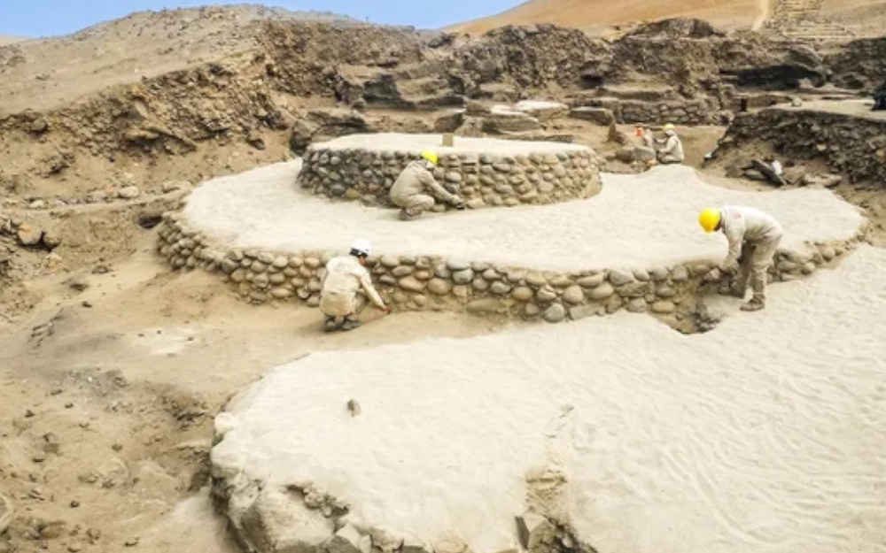 Descubren en Perú una estructura circular perteneciente a la civilización más antigua de América
