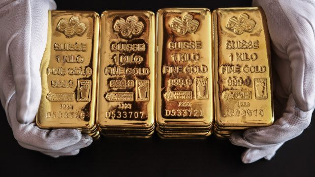 Giá vàng trồi sụt khi căng thẳng ở Vùng Vịnh leo thang, SPDR Gold Trust xả hơn 9 tấn