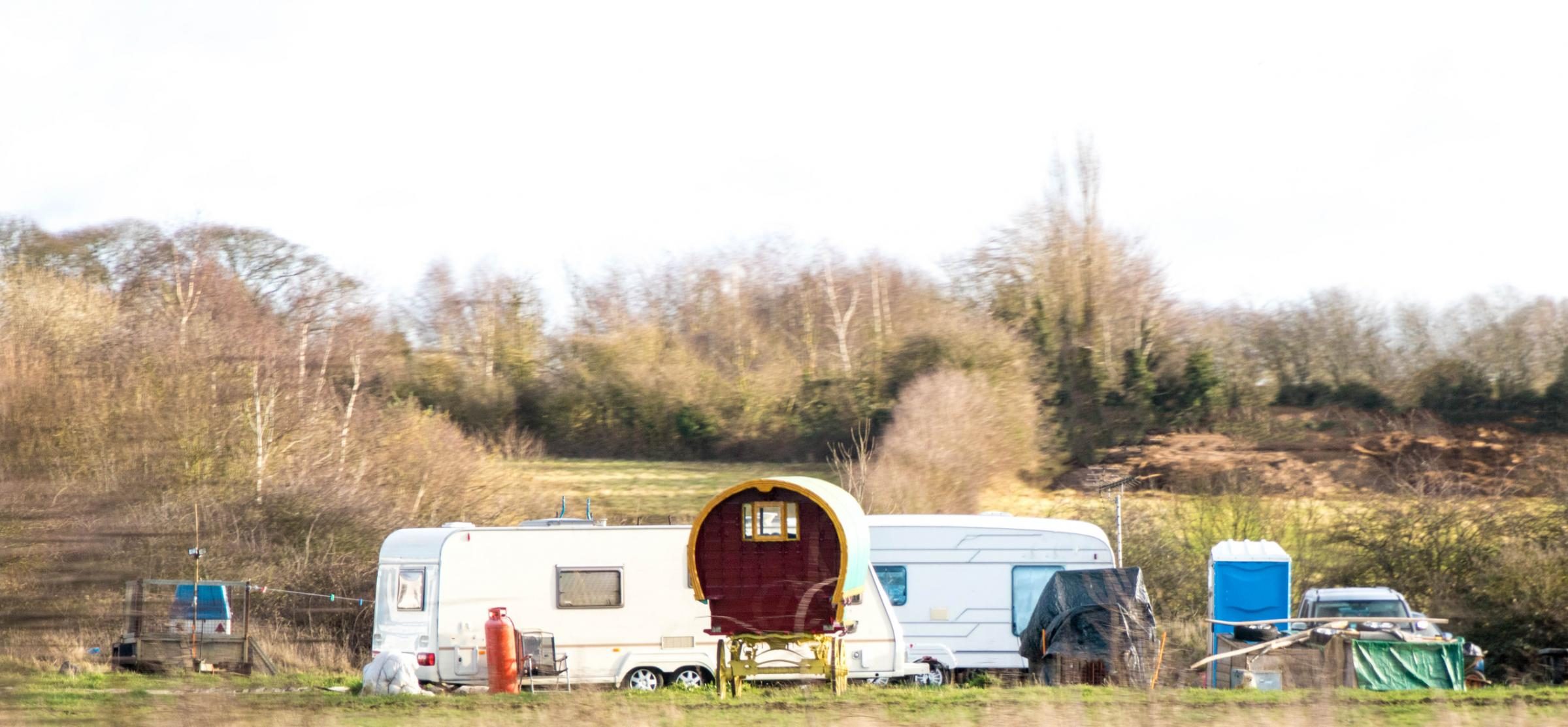 'Excessive' conditions placed on travellers told to leave M4 site