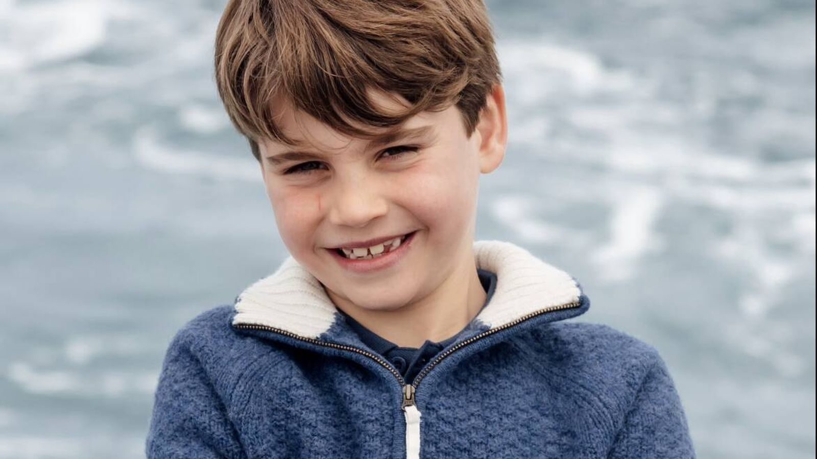 La foto por el 8o cumpleaños del príncipe Louis que desvela el destino secreto de Guillermo y Kate Middleton