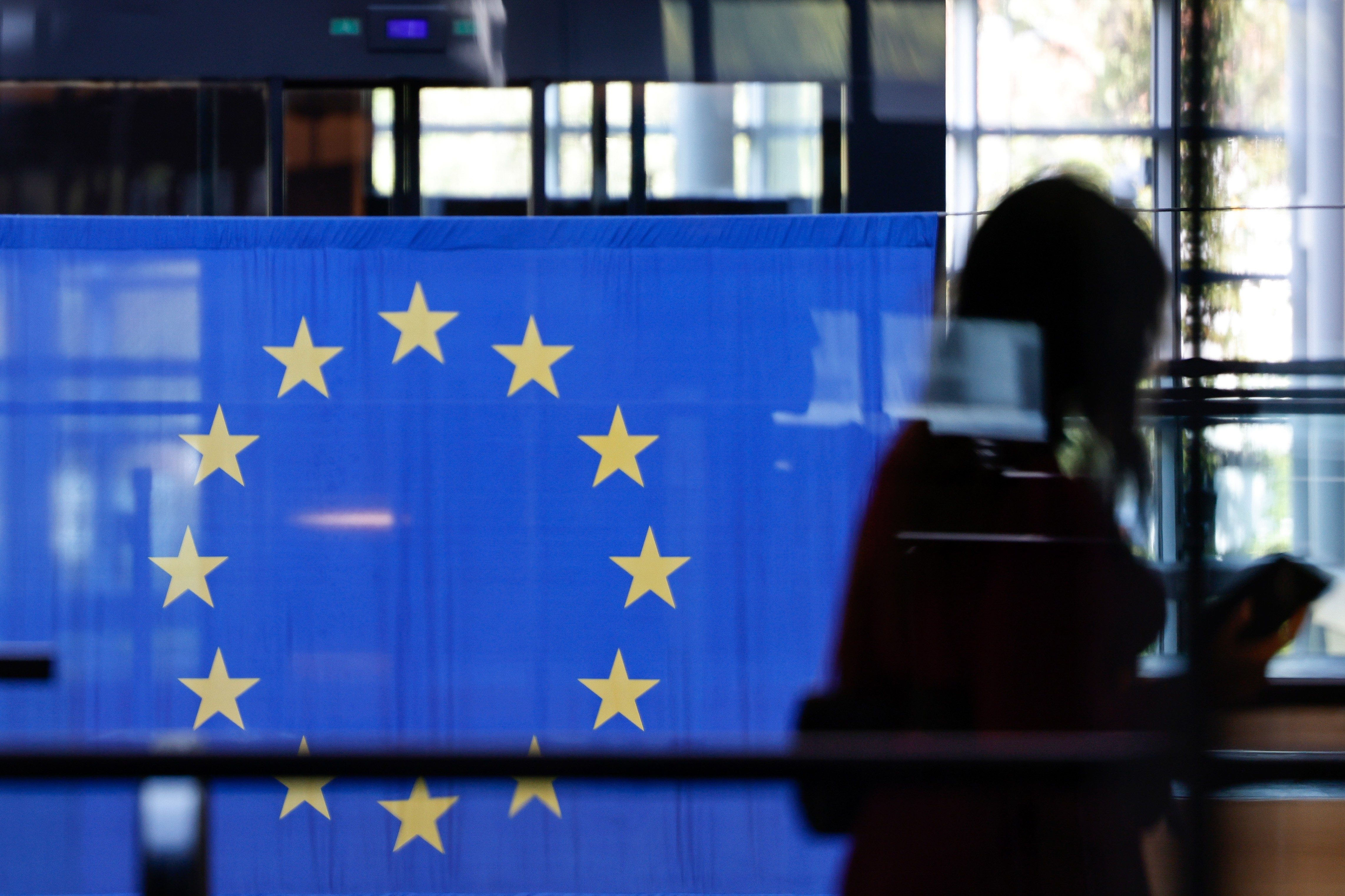 UE aprova empréstimo de 90 bilhões de euros à Ucrânia e 20o pacote de sanções contra a Rússia