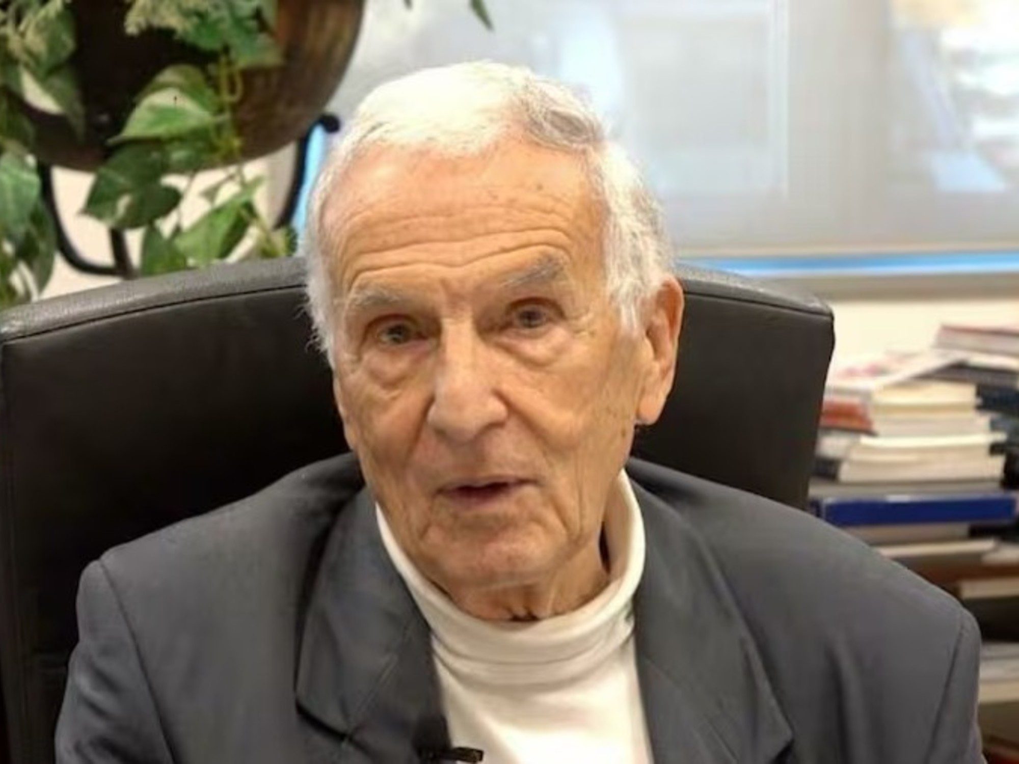 Silvio Garattini, a los 97 años: “Con un 30% menos de comida, se vive un 20% más”
