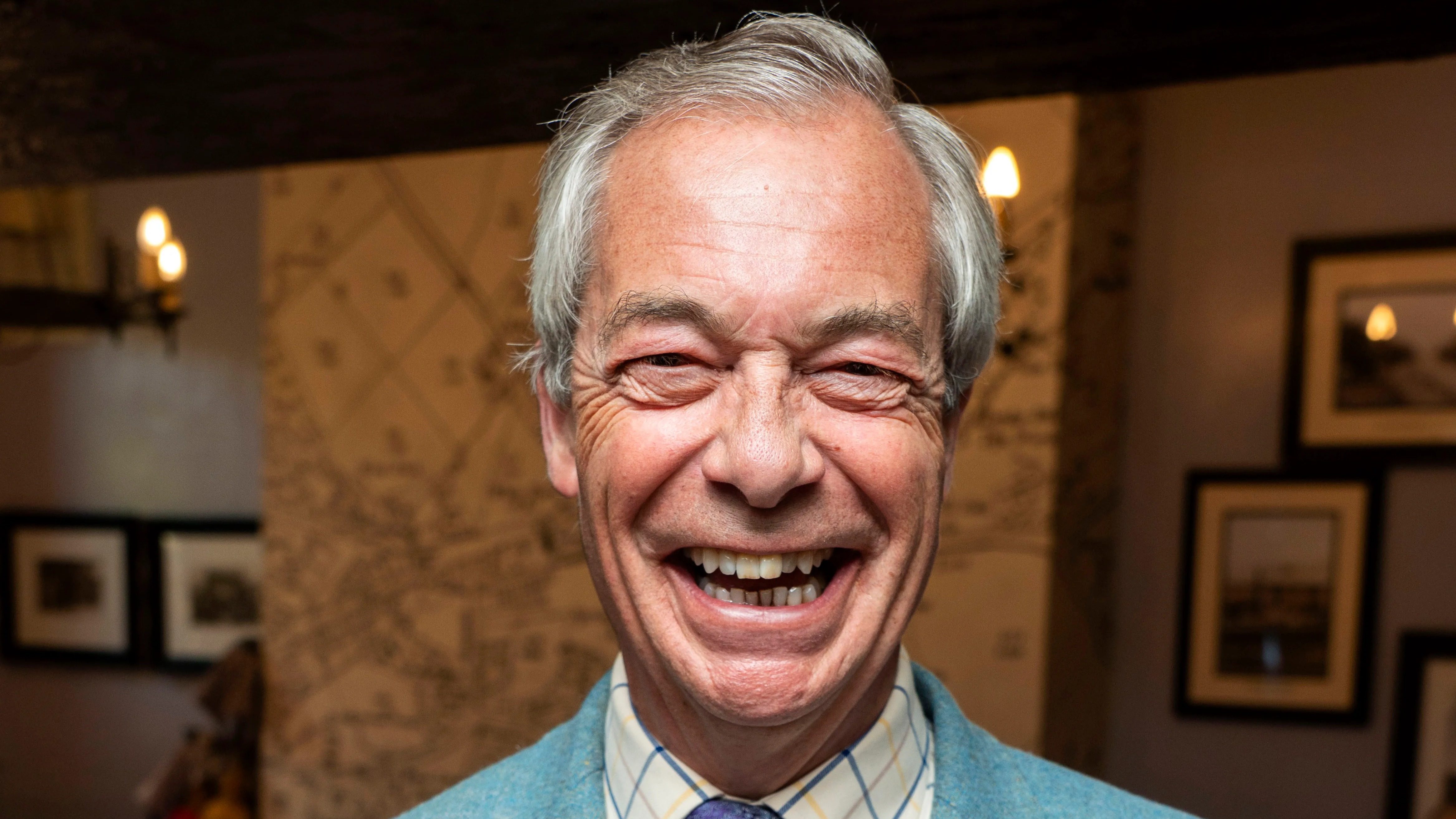 Mobbed by crowds, Trump talk & beer... on the campaign trail with Nigel Farage as he rallies ‘Brexit Army’ to stop Starmer