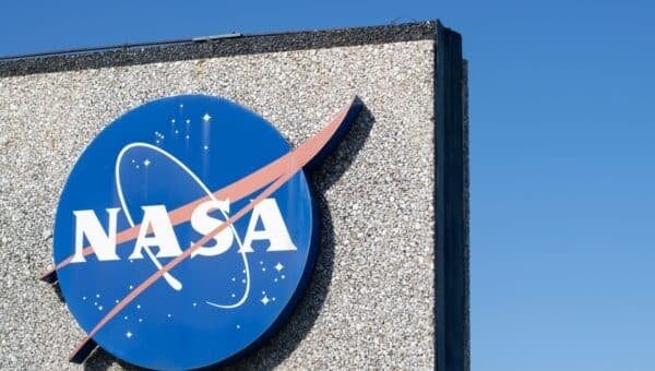 Sonda TESS da NASA revela sistema de exoplanetas com órbitas em rápida mudança a 370 anos-luz