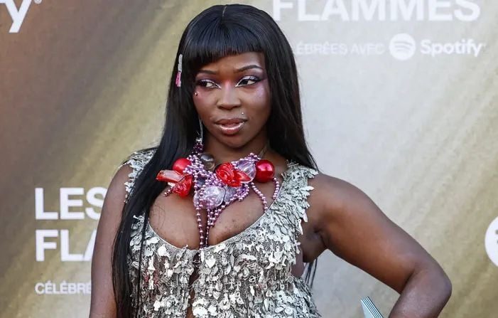 Flammes 2026 : Theodora en Boss Lady incontestée, L2B a mis le feu d’entrée de jeu lors de la cérémonie