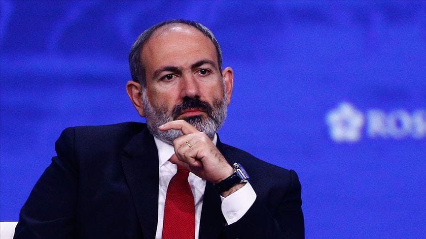 Paşinyan, Erivan'da Türk bayrağının yakılmasını kınadı