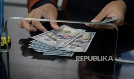 Dolar Perkasa, Rupiah Cuma Menguat Tipis