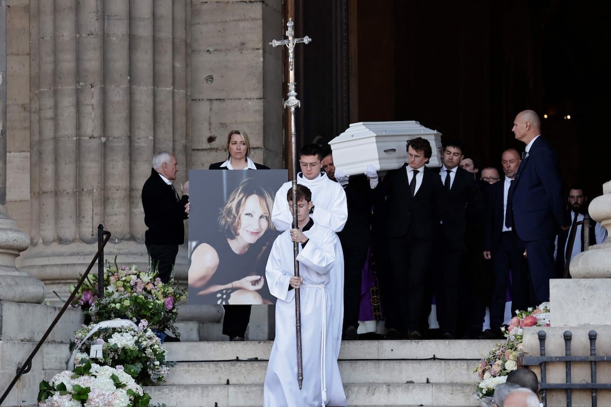 Le discours poignant de Laura Smet aux funérailles de Nathalie Baye : “L’intelligence du cœur, c’était elle”