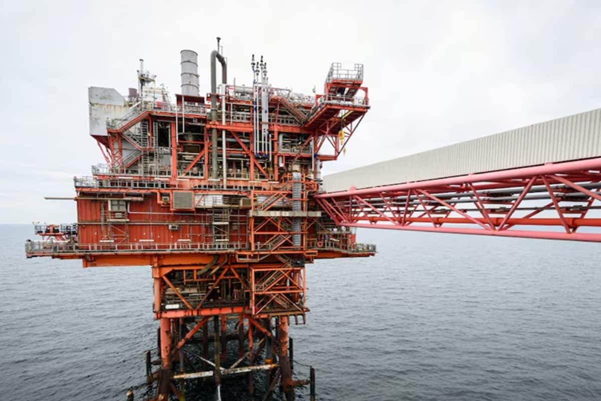 হরমুজের কারণে যখন গোটা বিশ্ব LPG-র জন্য হাহাকার করছিল, তখন ভারতের কাছের এই দেশটি পেল গ্যাসের ভাণ্ডার!