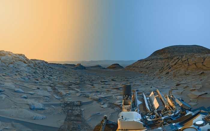 Robot NASA lạc vào "hồ nước sự sống" ngoài hành tinh