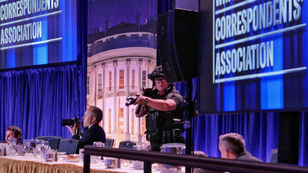 Donald Trump evacuado do jantar dos correspondentes da Casa Branca após tiroteios