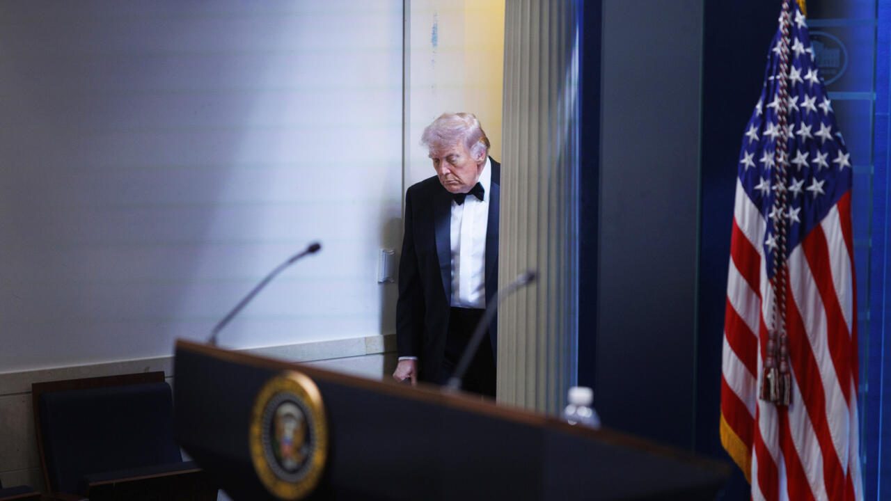 Nổ súng tại tiệc báo chí Nhà Trắng : Tổng thống Donald Trump được sơ tán an toàn