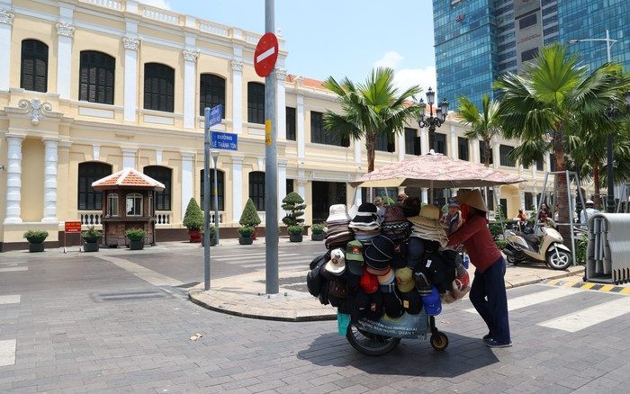 Nắng nóng xen “mưa vàng” trong dịp Giỗ Tổ tại TP. Hồ Chí Minh