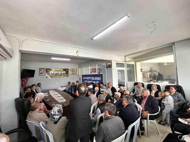 Selendi AK Parti'de mahalle başkanları toplandı