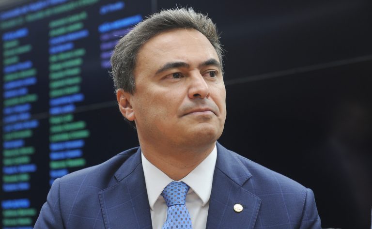 Deputado propõe proibição vitalícia de fumo e vapes para novos jovens