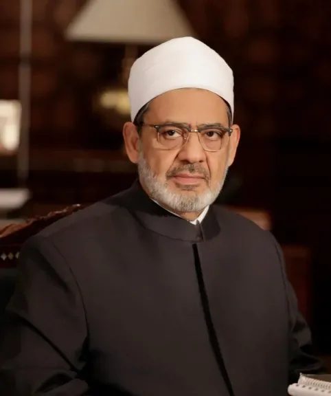 شيخ الأزهر يُعزِّي رئيسِ الوزراء الدكتور مصطفى مدبولي في وفاة والده اللواء كمال مدبولي