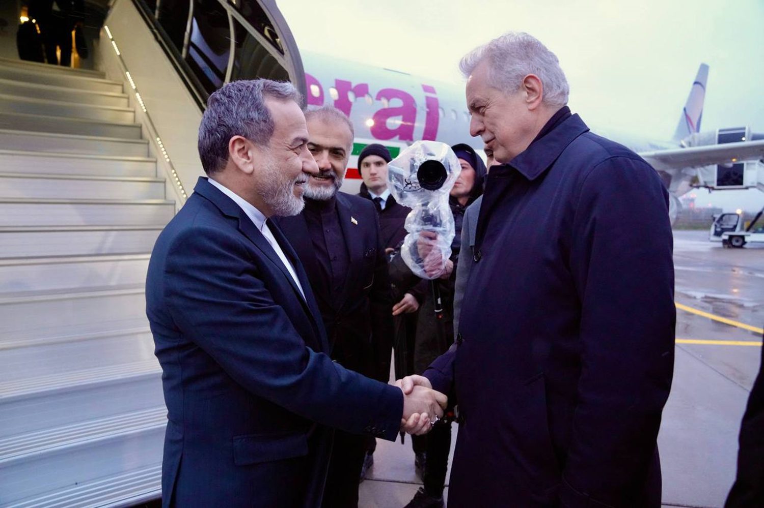 Erakçi: Müzakerelerde ülkenin çıkarlarını güvence altına almalıyız