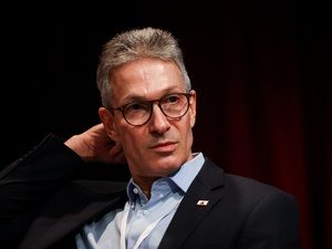Zema ataca STF, cresce nas redes e em grupos de pesquisa e preocupa rivais