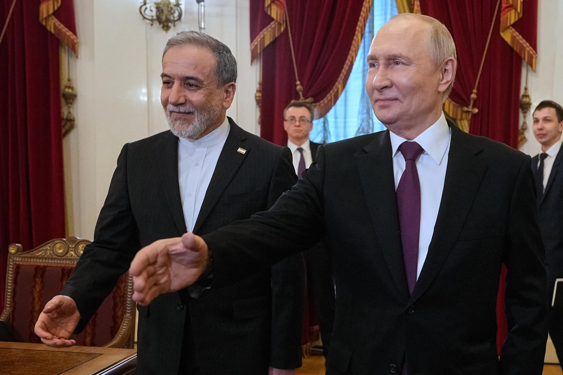 Rússia elogia “heroísmo” do Irã e diz ter recebido mensagem de novo líder supremo